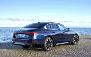   BMW i5 eDrive40 M Sport (Tanzanite Blue Metallic) - 2023