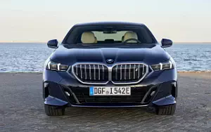   BMW i5 eDrive40 M Sport (Tanzanite Blue Metallic) - 2023