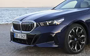   BMW i5 eDrive40 M Sport (Tanzanite Blue Metallic) - 2023