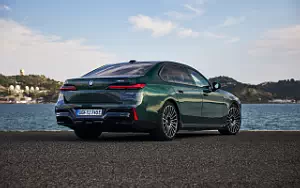   BMW i7 M70 xDrive (Aurora Diamond Green) - 2023