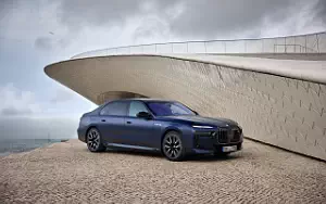   BMW i7 M70 xDrive (Frozen Tanzanite Blue) - 2023