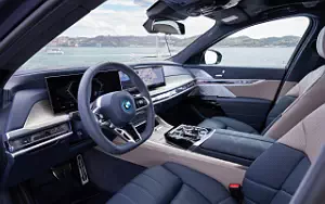   BMW i7 M70 xDrive (Frozen Tanzanite Blue) - 2023