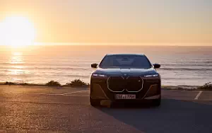   BMW i7 M70 xDrive (Two Tone Liquid Copper Sapphire Black) - 2023