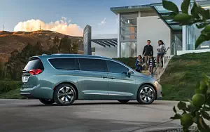   Chrysler Pacifica Hybrid - 2016