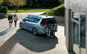   Chrysler Pacifica Hybrid - 2016