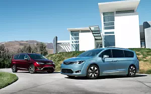   Chrysler Pacifica Hybrid - 2016