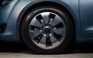   Chrysler Pacifica Hybrid - 2016