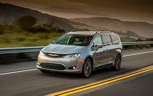   Chrysler Pacifica Limited - 2016