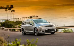   Chrysler Pacifica Limited - 2016