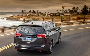   Chrysler Pacifica Limited - 2016