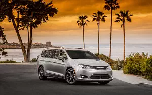   Chrysler Pacifica Limited - 2016