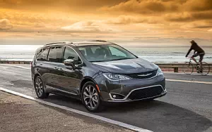   Chrysler Pacifica Limited - 2016