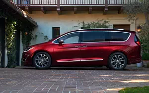   Chrysler Pacifica Limited - 2016