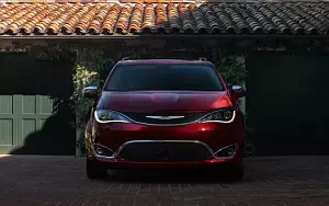   Chrysler Pacifica Limited - 2016