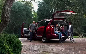   Chrysler Pacifica Limited - 2016