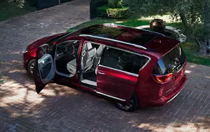   Chrysler Pacifica Limited - 2016