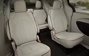   Chrysler Pacifica Limited - 2016