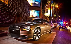   Dodge Charger SRT8 - 2012