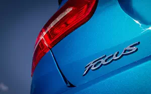   Ford Focus SE Sedan US-spec - 2014