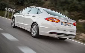   Ford Mondeo Hybrid Sedan - 2014