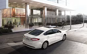   Ford Mondeo Hybrid Sedan - 2014