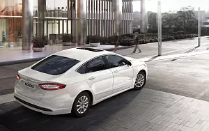   Ford Mondeo Hybrid Sedan - 2014