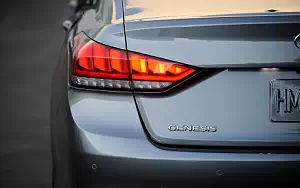   Hyundai Genesis US-spec - 2014