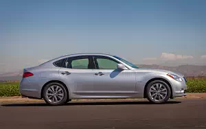   Infiniti Q70 Hybrid - 2013