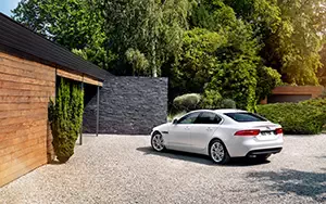   Jaguar XE Prestige UK-spec - 2015