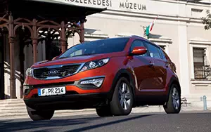   Kia Sportage (Techno Orange) - 2010