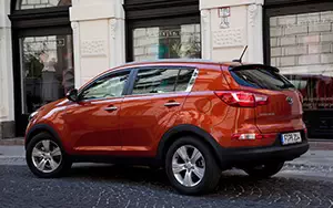   Kia Sportage (Techno Orange) - 2010