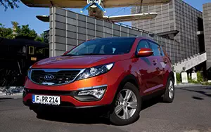   Kia Sportage (Techno Orange) - 2010