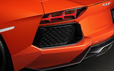   Lamborghini Aventador LP700-4 - 2011