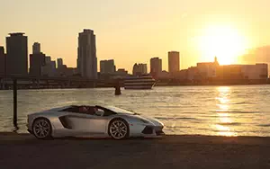   Lamborghini Aventador LP 700-4 Roadster - 2013