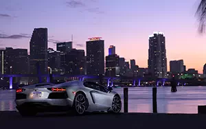   Lamborghini Aventador LP 700-4 Roadster - 2013