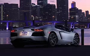   Lamborghini Aventador LP 700-4 Roadster - 2013