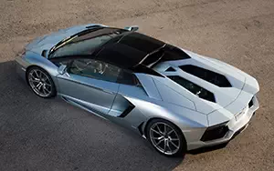   Lamborghini Aventador LP 700-4 Roadster - 2013