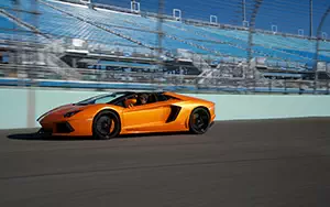   Lamborghini Aventador LP 700-4 Roadster - 2013