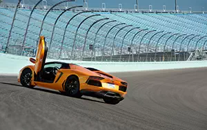   Lamborghini Aventador LP 700-4 Roadster - 2013