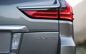   Lexus LX 570 US-spec - 2016