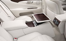   Lexus LS600h L - 2007