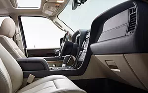   Lincoln Navigator - 2014