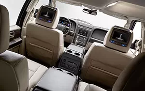   Lincoln Navigator - 2014