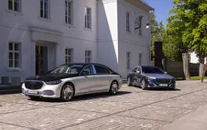   Mercedes-Maybach S 580 4MATIC (Nautical Blue/High-Tech Silver) - 2021