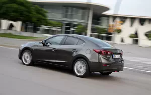   Mazda 3 Sedan - 2013