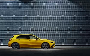   Mercedes-Benz A 200 AMG Line UK-spec - 2023