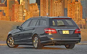   Mercedes-Benz E350 4MATIC Wagon US-spec - 2011