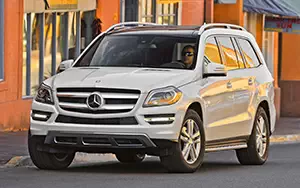   Mercedes-Benz GL350 BlueTEC US-spec - 2013