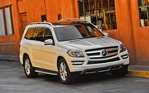   Mercedes-Benz GL350 BlueTEC US-spec - 2013