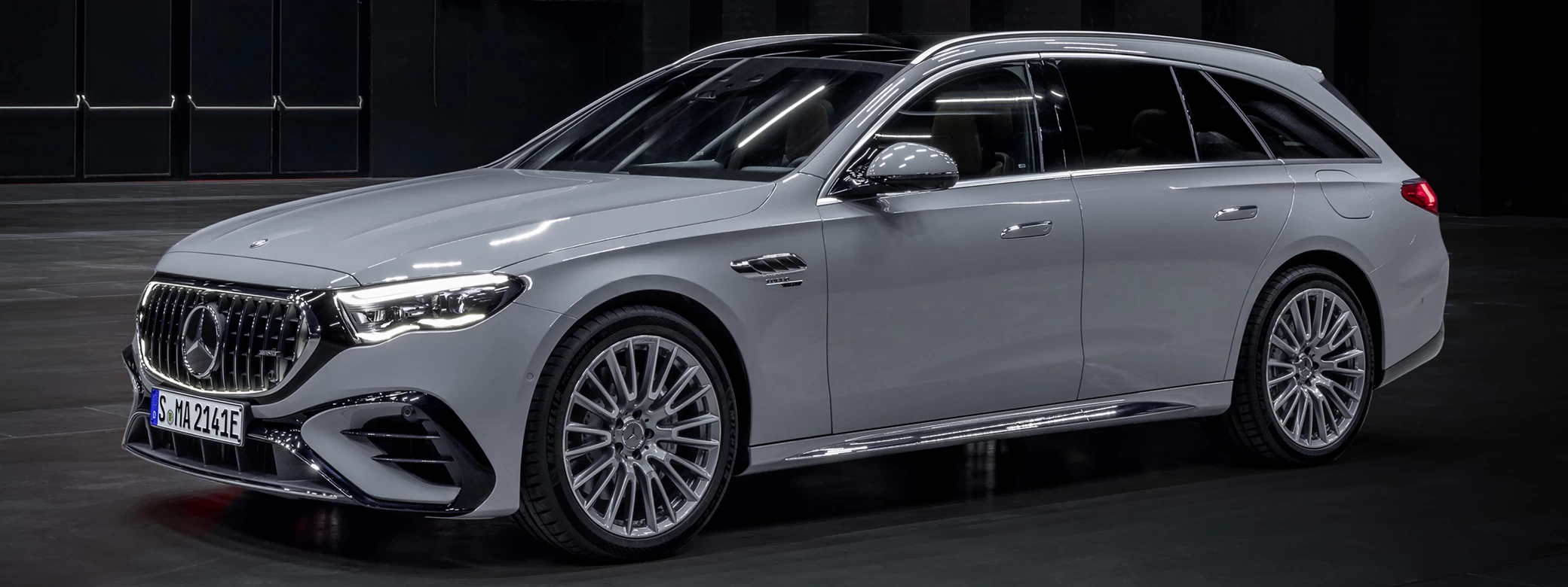  Mercedes-AMG E 53 HYBRID 4MATIC+ Estate - 2024 - Car wallpapers